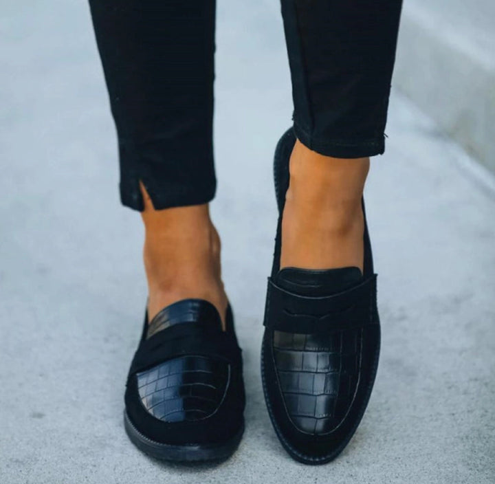 Czarne Mokasyny Damskie z Krokodylowym Wzorem - Luksusowe Buty Designerskie Wsuwane