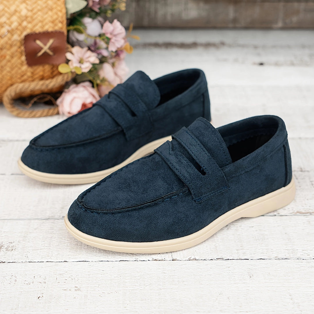 Granatowe zamszowe loafersy - Eleganckie i komfortowe damskie buty wsuwane