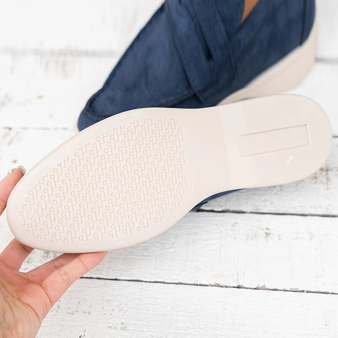 Granatowe zamszowe loafersy - Eleganckie i komfortowe damskie buty wsuwane