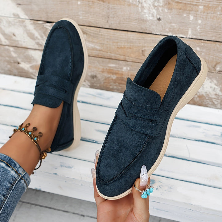 Granatowe zamszowe loafersy - Eleganckie i komfortowe damskie buty wsuwane