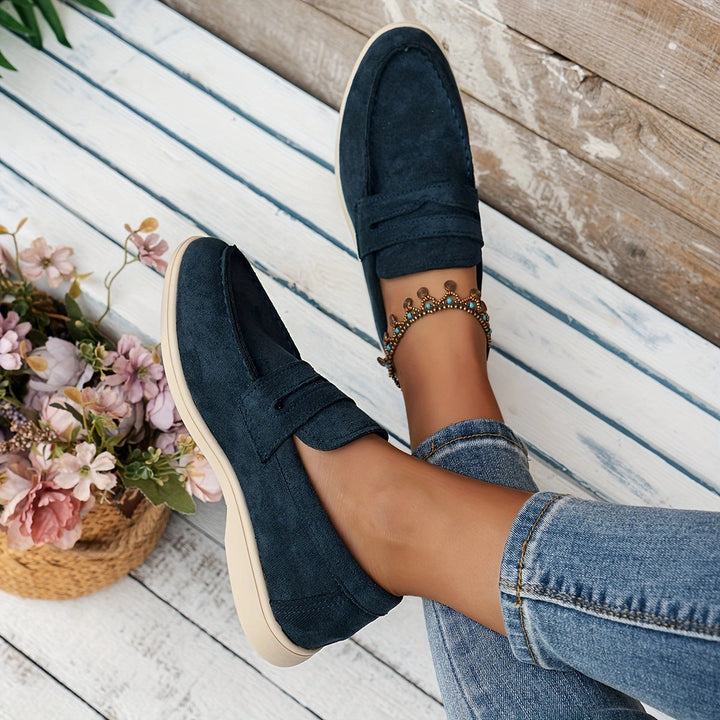 Granatowe zamszowe loafersy - Eleganckie i komfortowe damskie buty wsuwane