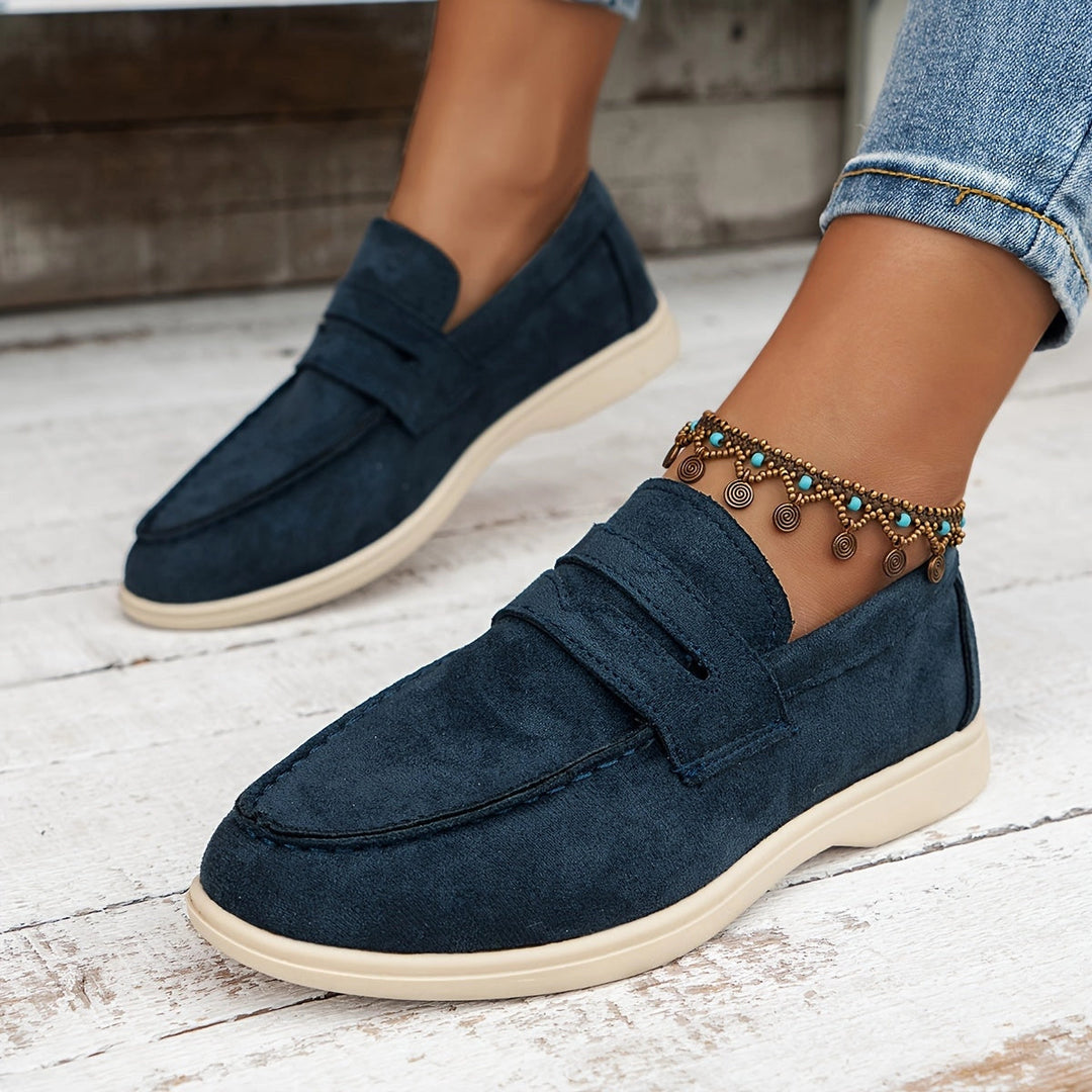 Granatowe zamszowe loafersy - Eleganckie i komfortowe damskie buty wsuwane