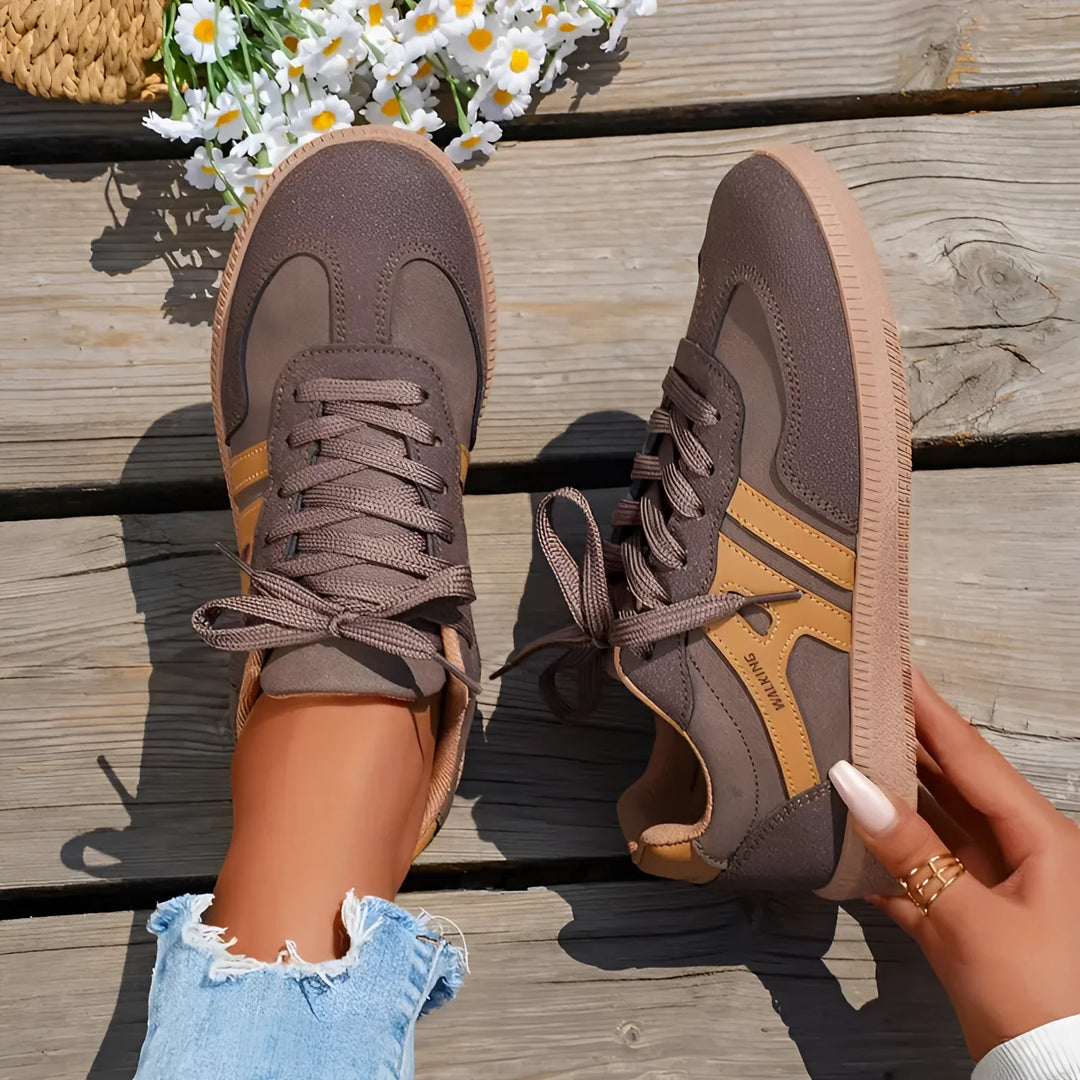Oliwia – Klasyczne Czarne Sneakersy