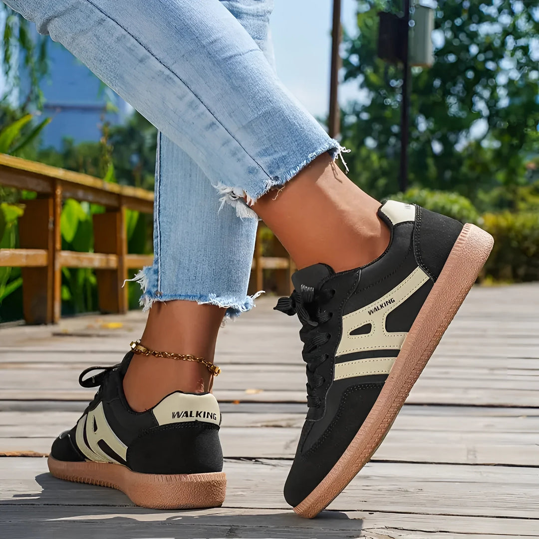 Oliwia – Klasyczne Czarne Sneakersy
