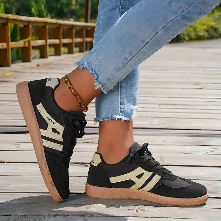 Oliwia – Klasyczne Czarne Sneakersy