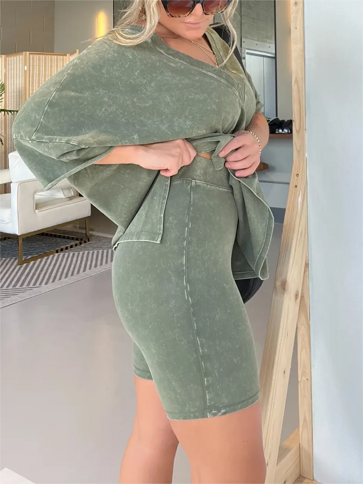 Maja – Oversize'owa koszulka i spodenki